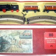 Die ab 1935 von Märklin produzierten Tischbahnen der Spurweite 00/H0 wurden von Anfang an als technisch hochwertiges Spielzeug ausgelegt und mit eletrischen Motoren versehen. 1953 erschien die erste (und aus heutiger Sicht betrachtet auch einzige)...
