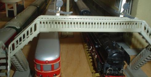 
Meist fängt das Hobby Modellbahn im zarten Alter von drei Jahren mit einer Startpackung unter dem Weihnachtsbaum an, wobei dies [...]