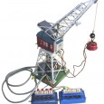 Neben verschiedenen anderen Gebäuden, wie Bahnhöfen oder Stellwerken, sind von Anfang an im Märklin 00/H0 Programm auch Kräne angeboten worden. [...]