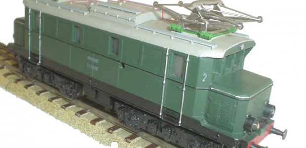 E44 – ein Klassiker der 50er Jahre Obwohl die E-Lokomotiven der Baureihe 44 bereits ab 1932 von der damaligen Deutschen Reichsbahn in Dienst gestellt wurden, dauerte es doch noch bis 1950 zum Erscheinen des ersten Modells dieser Lok für den Personennahverkehr im...