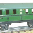 
Bereits mit dem Erscheinen der neuen Spurweite 00 im Märklin Programm, erhielt auch der zweiachsige Personenwagen der dritten Klasse mit [...]