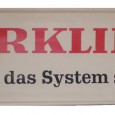 Über das hier vorgestellte Werbebanner aus den frühen 60er Jahren ist leider wenig bekannt. Das Material ist eine Plane wie sie auch für Landkarten die früher in der Schule hingen verwendet wurde, auch die oben...