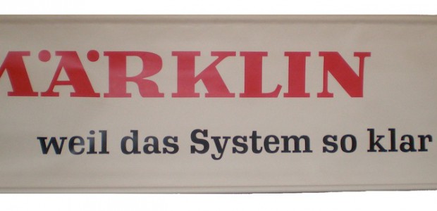 Über das hier vorgestellte Werbebanner aus den frühen 60er Jahren ist leider wenig bekannt. Das Material ist eine Plane wie sie auch für Landkarten die früher in der Schule hingen verwendet wurde, auch die oben...