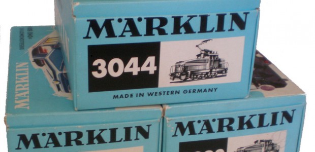 Quitschbunt kamen sie daher, die drei Werkslokomotiven der 60er Jahre. Basis war ein einfaches, dreiachsiger Fahrgestell mit einem Kunststoffgehäuse. Ab 1967 wurden die Modelle 3078 und 3080 ausgeliefert, ab 1969 gesellte sich das Top-Modell 3044...