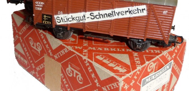 Mit der Einführung von Thermoplast Gehäusen im Jahre 1951 wurde eine recht erfolgreiche Ära von preiswerten Modellen eingeleutet. Das Fahrwerk wurde aus Stahlblech gefertigt, die Wagen bestanden aus nur sehr wenigen Einzelteilen. Waren zunächst nur...