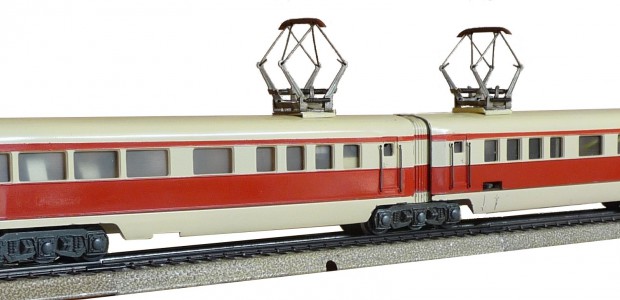 Im Nachkriegsprogramm der fanden sich, neben einigen Vorkriegsmodellen, auch verschiedene neue und gut detaillierte Modelle wie beispielsweise das Krokodil CCS 800 oder die neuen Supermodell Güterwagen. Daneben gab es aber auch einige Modelle zu denen...