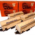 Mit der Artikelnummer 4508 fand sich über viele Jahre ein Kühlwagen in verschiedenen Ausführungen in den Märklin Katalogen. Waren die ersten Versionen noch mit einem schrägen, rotem Aufdruck „Kühlwagen“ versehen, so wurde dieser später durch...