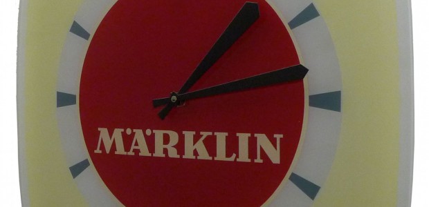 Ein besonderes Stück in den Spielwarenläden der 50er und 60er Jahre ist die Märklin Wanduhr. Als Schmuckstück für den Verkaufsbereich der Händler gedacht kamen vermutlich nur wenige Uhren in die Hände von spielenden Modellbahnern oder...