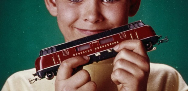 In den 60er Jahren wurden von Märklin für Händler verschiedenste Werbeartikel angeboten, unter anderem auch verschiedene Sätze mit Dias für Präsentationen. Erfreulicherweise sind die drei hier gezeigten Sätze mit den unterschiedlichen Motiven erhalten geblieben. Ein...