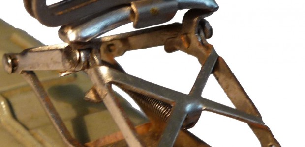 Bereits mit der Einführung der Spur 00 wurde von Märklin ein komplettes Sortiment für die Tischbahn angeboten. Lokomotiven, Wagen, Gleise und Zubehör wie Gebäude, Signale, Brücken waren in verschiedensten Ausführungen verfügbar, mit einer Ausnahme. Auf...