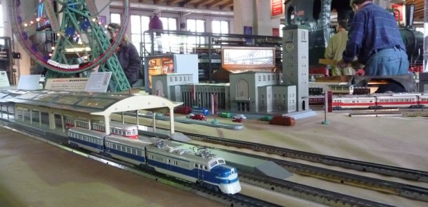 Im Rahmen der Jubiläums Veranstaltung “75 Jahre TRIX EXPRESS” vom 19. bis 21.03.2010 werden in der Ausstellung im Deutschen Technikmuseum Berlin im Lokschuppen 2 verschiedenste Anlagen mit Modellen aus der Zeit um das Jahr 1900...
