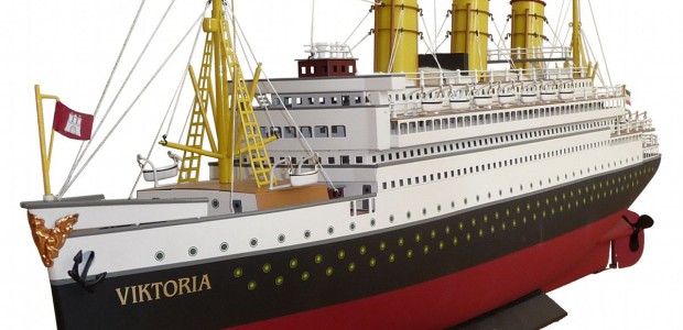 Nach fast 80 Jahren ohne ein Schiffsmodell im Katalog, fand sich im Jahre 2002 wieder ein Blechschiff aus dem Hause Märklin in den Regalen der Händler – der Nachbau eines historischen Modells aus den Märklin-Katalogen...