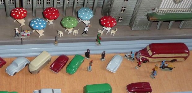 Vom Projekt Stuttgart 21 ist momentan nur eine Baustelle zu sehen, Stuttgart 21 ist ein im Bau befindliches Verkehrs- und Städtebauprojekt zur Neuordnung des Eisenbahnknotens Stuttgart.  Kernstück ist die Umwandlung des Stuttgarter Hauptbahnhofs in einen...