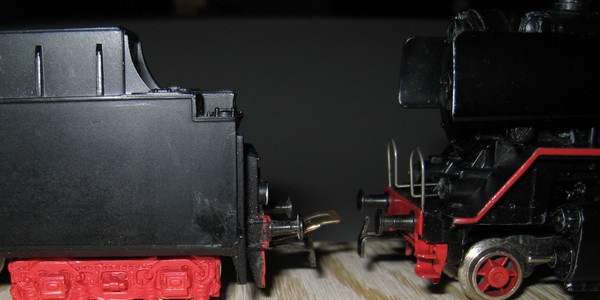 Die Baureihe 44 war ein Klassiker des Güterverkehrs auf der Schiene, als diese noch von diesen “Jumbo” genannten Dampfrössern geschwärtzt wurde. Was im Echtbetrieb gar keine Seltenheit war, wurde im Modell vergleichsweise selten vorgeführt: Eine...