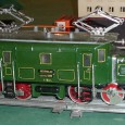 Die von Märklin hergestellten Krokodile wurden von Sammlern schon immer hoch geschätzt. Dies trifft einerseits auf die ab 1947 hergestellen “Supermodelle” der Spurweite 00, also das CCS 800 und die spätere Ausführung 3015, aber auch...